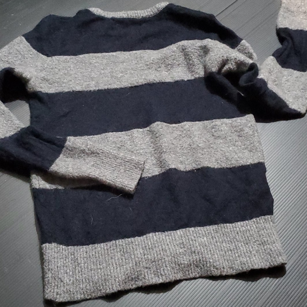 Sweater - Picture 3 of 3